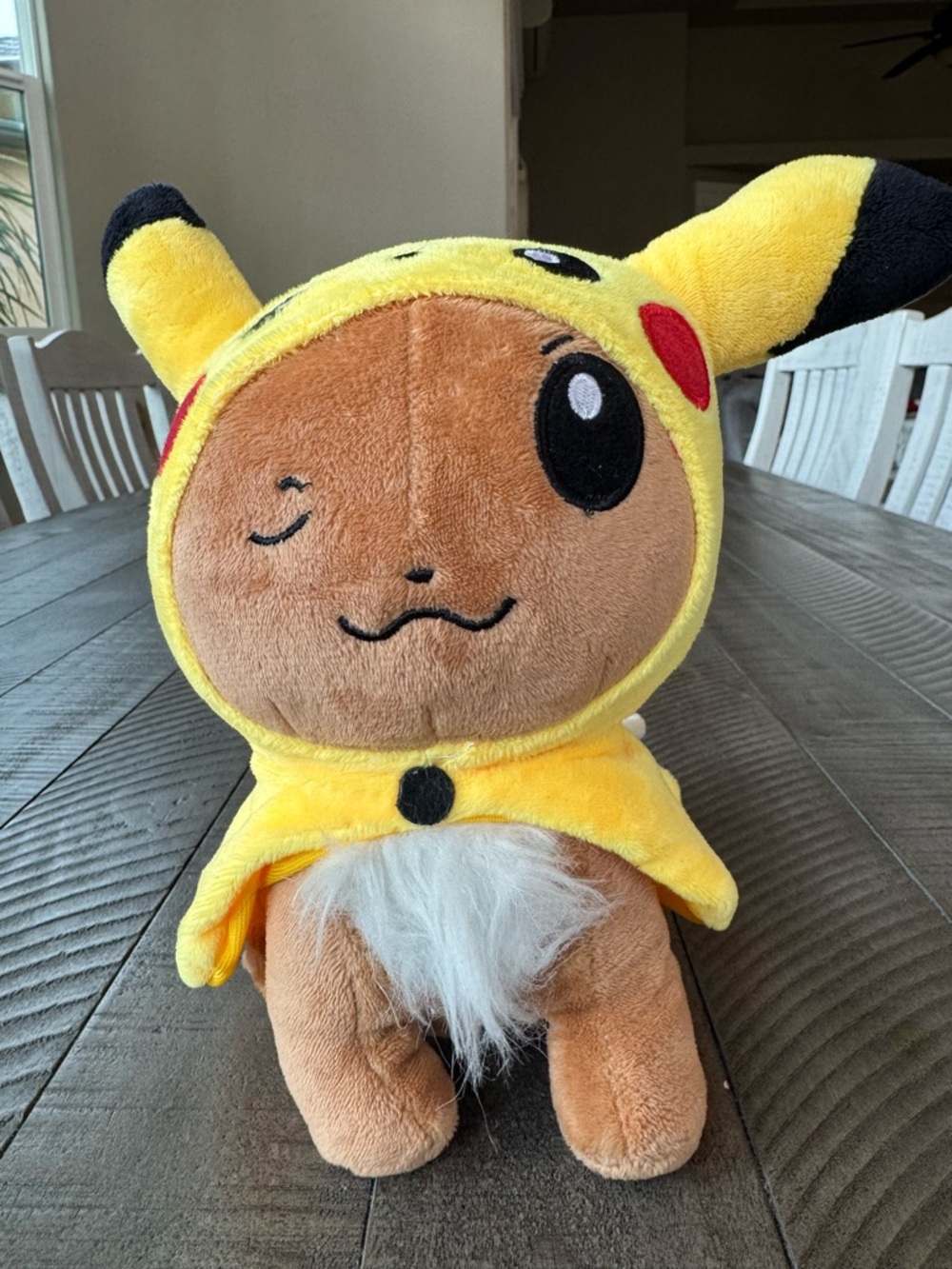 Pokémon - Winking Eevee Cosplay Wearing Pikachu Plush